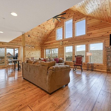 Curb-Free Chalet McHenry Exterior photo